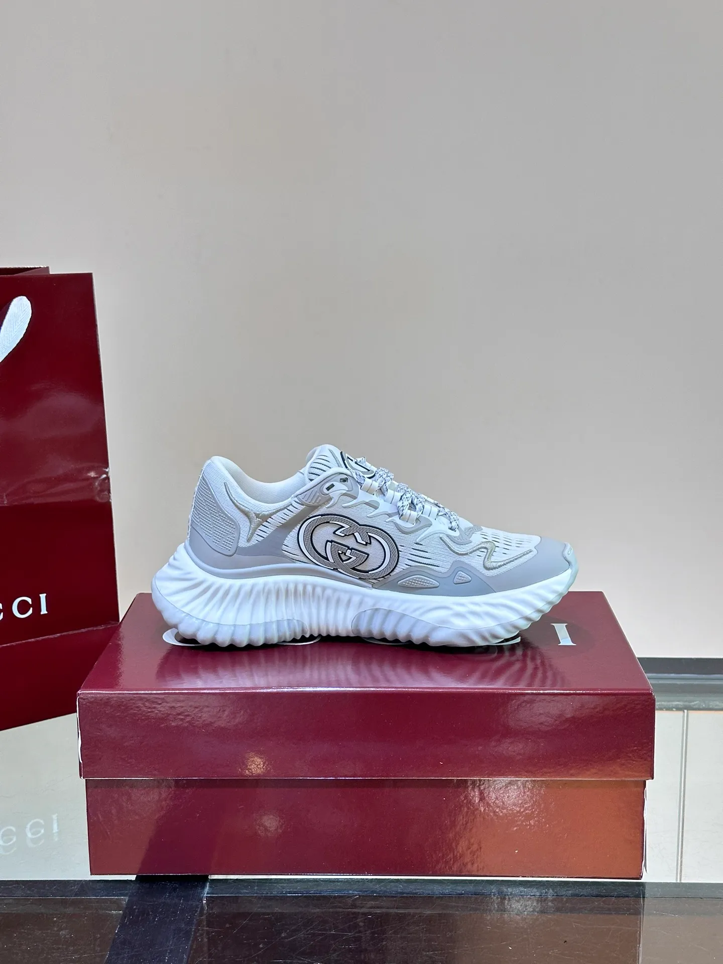 Men's Men's Shoes💰p760 "Gucc*" Ri Men's Men's Shoes💰p Men's Men's Shoes💰ple Series 2024ss👫Couple Style Casual Sports Shoes, buy the original and accurately reproduce it! Restore the quality of details, Gucci Ri men's shoes 💰p men's shoes 💰ple series sports shoes are made with innovative stitching technology to create a flowing texture like water. The leather design is paired with three-dimensional interlocking Double G leather patches and Gucci letter metal accessories, creating a free flowing texture of the entire shoe with a 3D effect. A classic and versatile piece that feels super comfortable on your feet! Male 39-44 Female 35-39